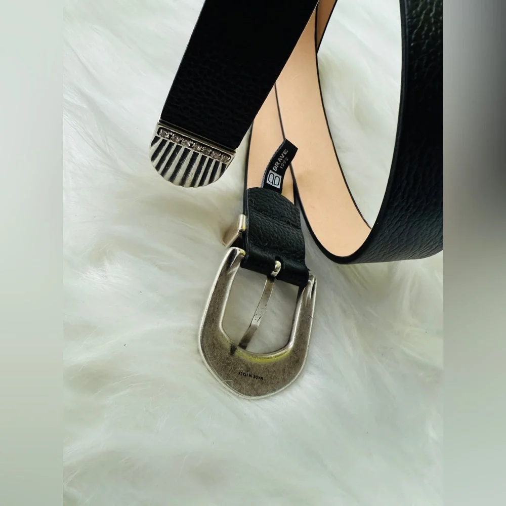 🇨🇦 Brave Leather Collection - Black With Crystal details - Picture 7 of 7